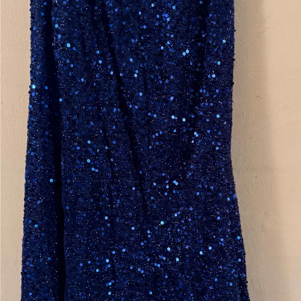 Elegant Blue Sequin Maxi Dress - Picture 3 of 9